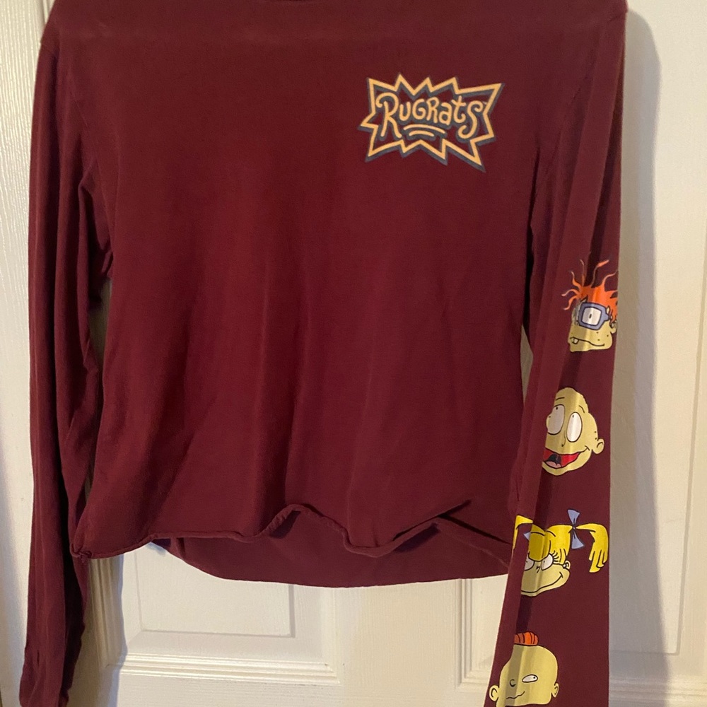 Cute rugrats top with characters in sleeve!